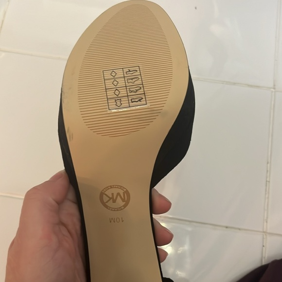 Micheal Kors Petra closed toe - Picture 5 of 5